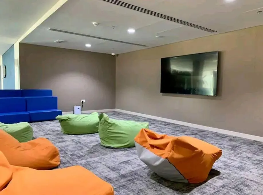 Cozy Studio In Yas Island With Canal View Abu Dhabi Lägenhet